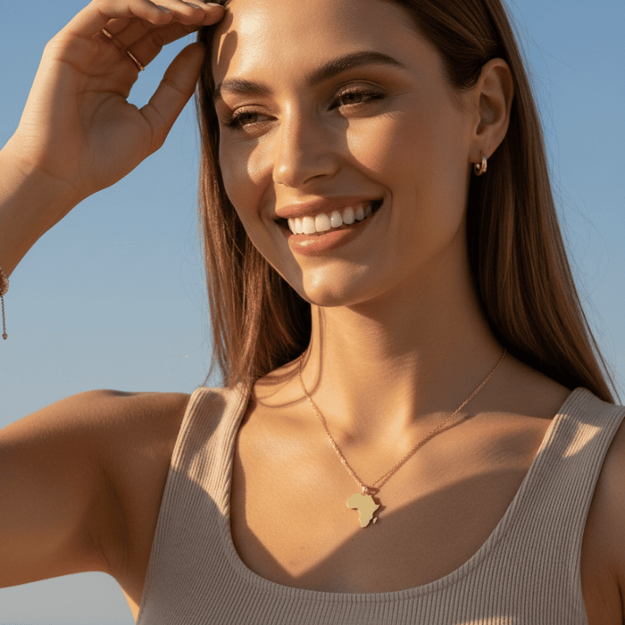 Country Map Necklace 18k